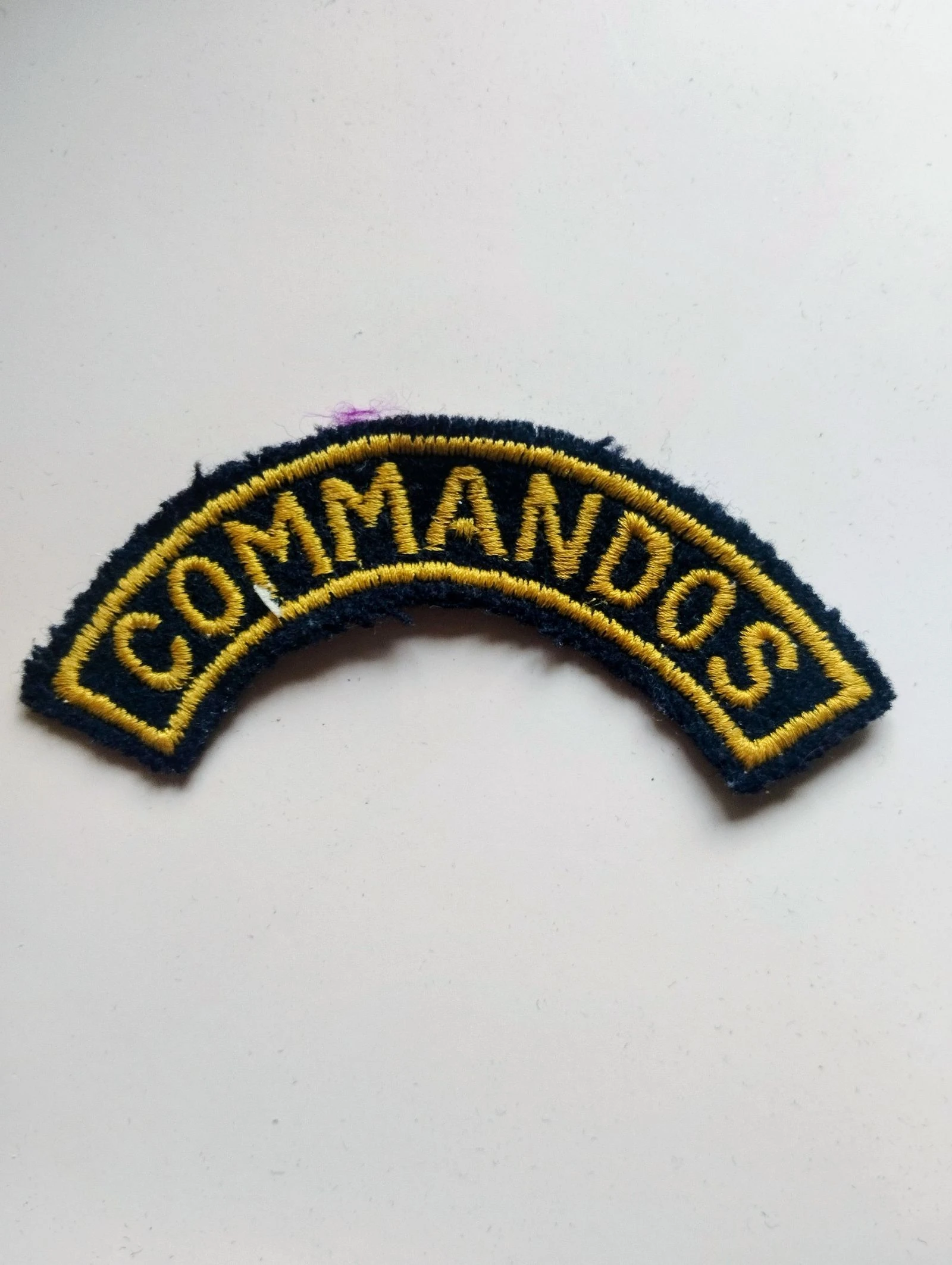 Insigne / Titre d'épaule militaire "COMMANDOS" – Brodé